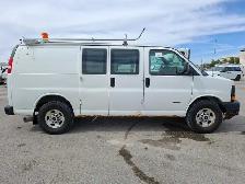 2011 GMC Savana - Photo 4