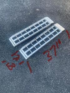 two short galvanized ramps/measurements on pictures