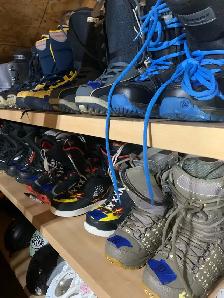 various sizes snowboard/ ski boots and helmets /various prices - Photo 3