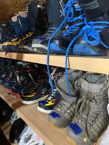 various sizes snowboard/ ski boots and helmets /various prices - Photo 4