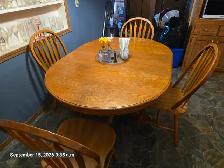 solid oak table and 4 chairs - Photo 3