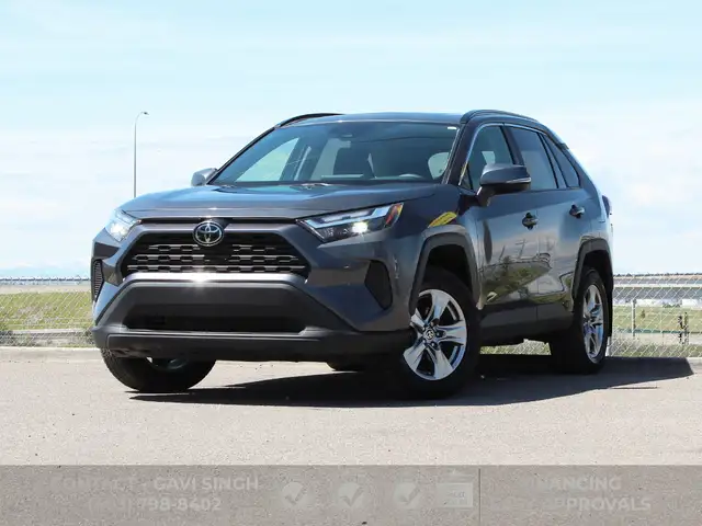 2025 TOYOTA RAV4 | XLE | AWD | SUNROOF | LOW KM & WARRANTY