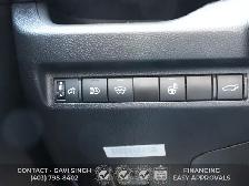 2025 TOYOTA RAV4 | XLE | AWD | SUNROOF | LOW KM & WARRANTY - Photo 21