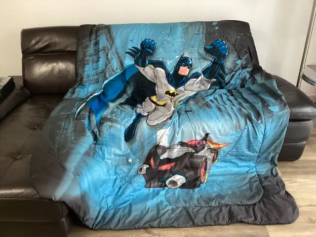 Ensemble de draps et deco Batman pour enfant.
