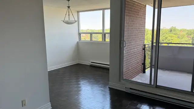 2 bedroom apartment, Burlington downtown