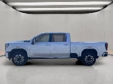 2024 GMC Sierra 3500 Denali Ultimate. 6.6L V8 4WD. Crew Cab Leat - Photo 9