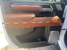 2024 GMC Sierra 3500 Denali Ultimate. 6.6L V8 4WD. Crew Cab Leat - Photo 10