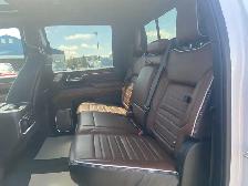 2024 GMC Sierra 3500 Denali Ultimate. 6.6L V8 4WD. Crew Cab Leat - Photo 11