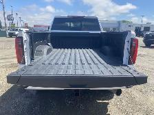 2024 GMC Sierra 3500 Denali Ultimate. 6.6L V8 4WD. Crew Cab Leat - Photo 19