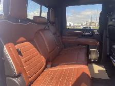 2024 GMC Sierra 3500 Denali Ultimate. 6.6L V8 4WD. Crew Cab Leat - Photo 22