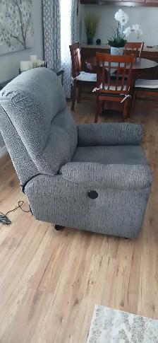 FOR SALE - RECLINER - Photo 3