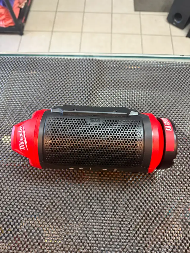 Milwaukee 12V M12 Bluetooth Jobsite Cordless Speaker w/ PACKOUT