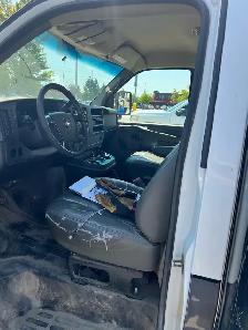 2012 Chevrolet 3500 cube van - Photo 10