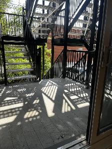 LOGEMENT 4 ½ AVEC GRAND BALCON   STATIONNEMENT À LOUER - Photo 2