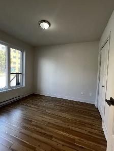 LOGEMENT 4 ½ AVEC GRAND BALCON   STATIONNEMENT À LOUER - Photo 4