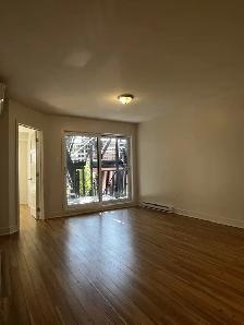 LOGEMENT 4 ½ AVEC GRAND BALCON   STATIONNEMENT À LOUER - Photo 8