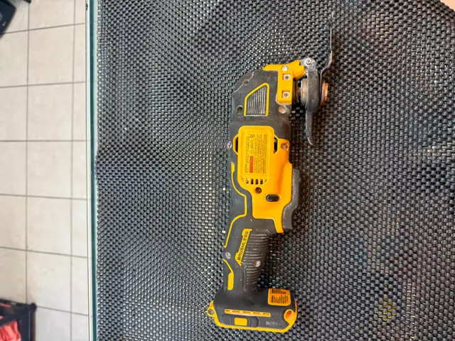 DEWALT 20V MAX ATOMIC Brushless Oscillating Multi-Tool