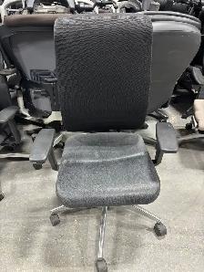 Best Quality Used Office Chair for Sale - Call Us Now! - Photo 4