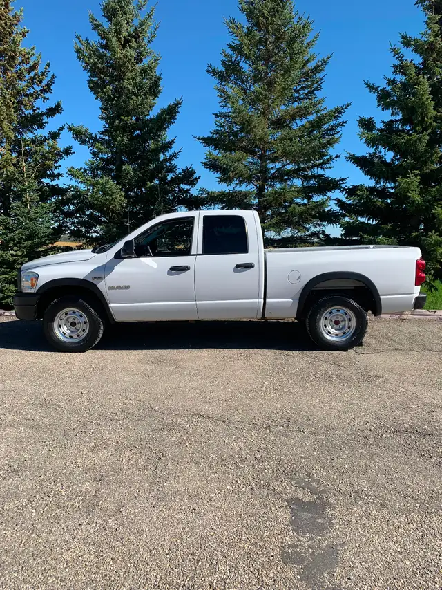 2008 RAM 1500 SLT QUADCAB SHORTBOX 4X4 5.7L HEMI 240K $8,800 OBO