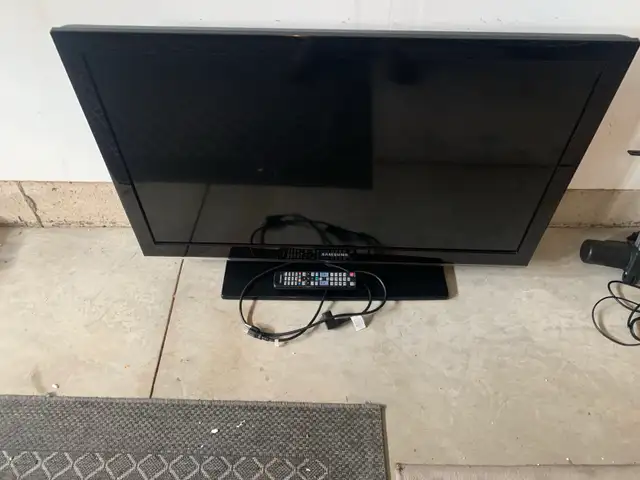 SAMSUNG 40" TV