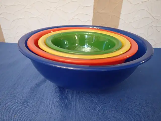 1980s Pyrex Mixing Bowls