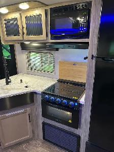 2022 Alpha Wolff Cherokee by Forest River model 26DBH -L - Photo 7