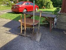 WHEELBARROW AND GARDEN TOOLS - Photo 2