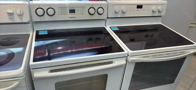 2 CUISINIÈRES BLANCHES IMPECCABLES VITRO À 349$