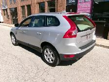 2010 Volvo XC60 CERTIFIED | SUNROOF | LEATHER - Photo 6