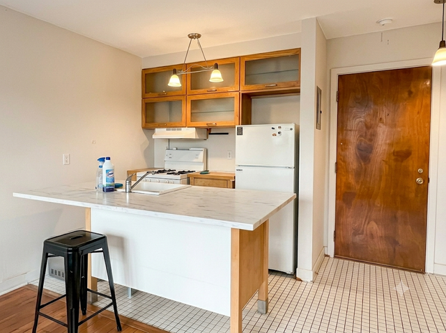 3 1/2 metro laurier , plateau montroyal