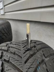 4 pneus hiver Nokian Hakkapeliitta10 255-60R18 comme neufs - Photo 2