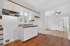 Beautiful Renovated 3 ½ near Metro Angrignon – Available - Photo 3
