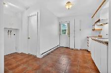 Beautiful Renovated 3 ½ near Metro Angrignon – Available - Photo 6