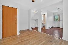 Beautiful Renovated 3 ½ near Metro Angrignon – Available - Photo 8