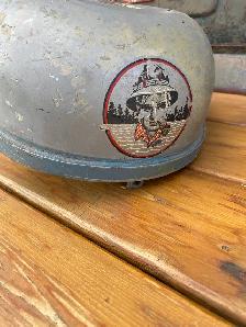 Vintage Martin outboard motor tank great graphics displays well - Photo 2