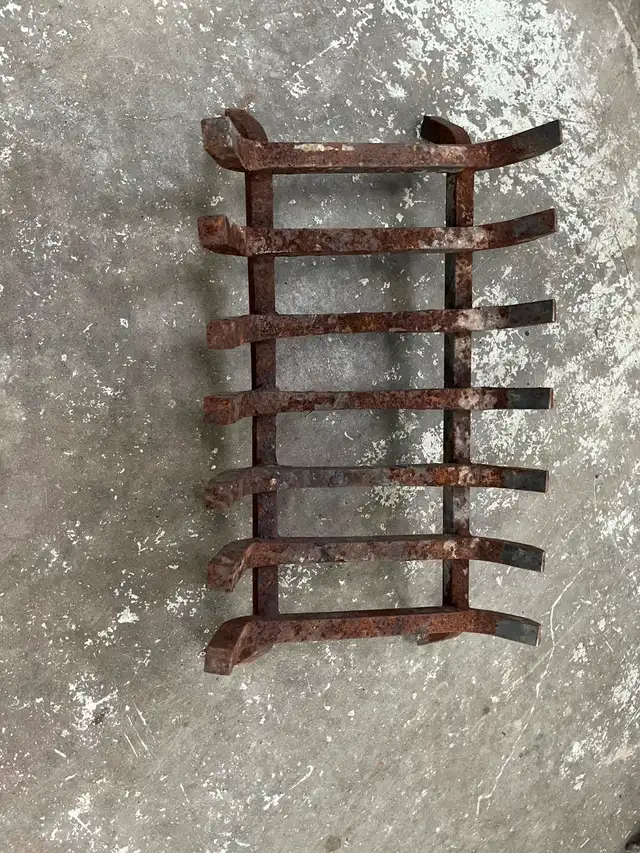 GRILLE D INTERIEUR DE POELE A BOIS  ARVIDA 581-490-2654