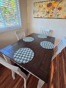 Dining Table/4 chairs