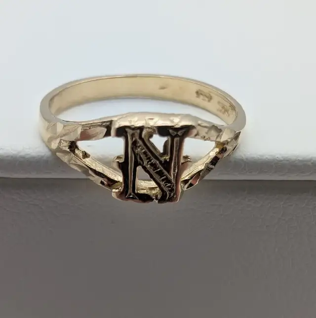 (B7720) 10K Yellow Gold Initial N Ring Size 3.25 1.10 Grams