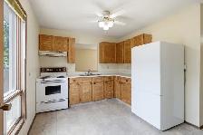 Cute n Cozy 2bdrm Bungalow ft. 24x24 Dbl Det Garage! - Photo 7