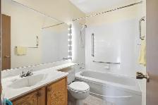 Cute n Cozy 2bdrm Bungalow ft. 24x24 Dbl Det Garage! - Photo 10