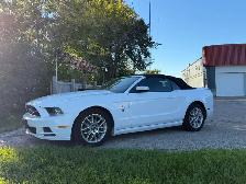 2014 Ford Mustang Premium Convertible ONLY 125,000KMS! - Photo 2