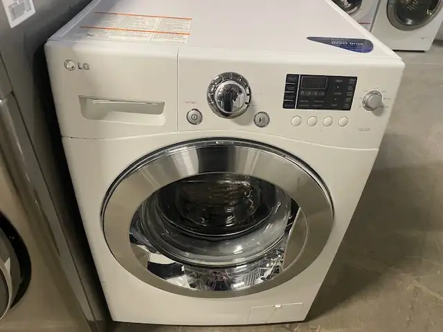 Mini laveuse seule frontale 24'' blanche LG