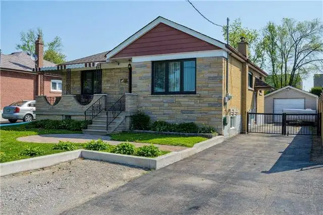 (LOWER LEVEL-SPACIOUS STUNNING 2bdrs@Keele St/HYW 401)