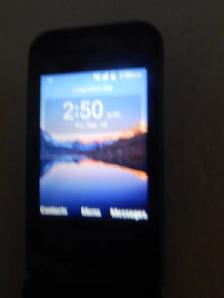 FLIP Cell Phone, Ideal for Most Seniors, Like NEW - Photo 2