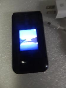 FLIP Cell Phone, Ideal for Most Seniors, Like NEW - Photo 5