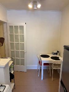 Large sunny Junior 1 bedroom  for rent (Yonge Eglinton) - Photo 4