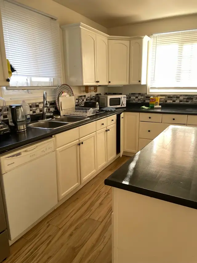Bright Furnished Room - Female Student/Professional $875