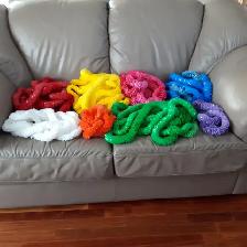 48COLLIERS NEUFS POUR FÈTE OU CADEAU $1.00CHAQUE OU $10.00POUR12