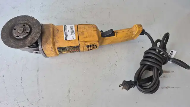 5' Dewalt DW831 Angle Grinder (32681008)