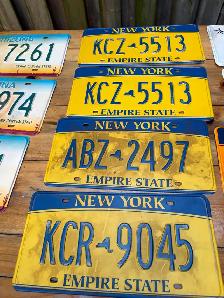 11 Vintage Plastic TV PROPS Licence Plates ! - Photo 3